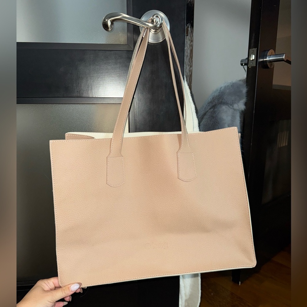 Obag - Beige Leather Tote Bag